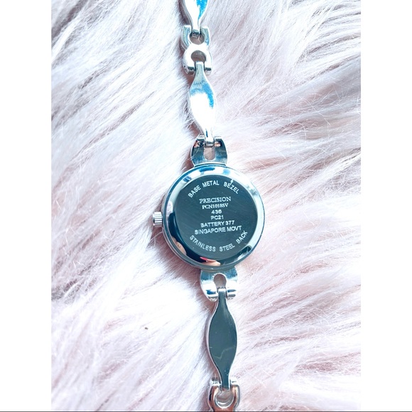 Tarnish Free Women’s Watch with Matching Bracelet for Small/Petite wrists - Picture 4 of 13